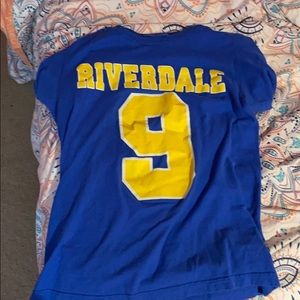 a short sleeve shirt